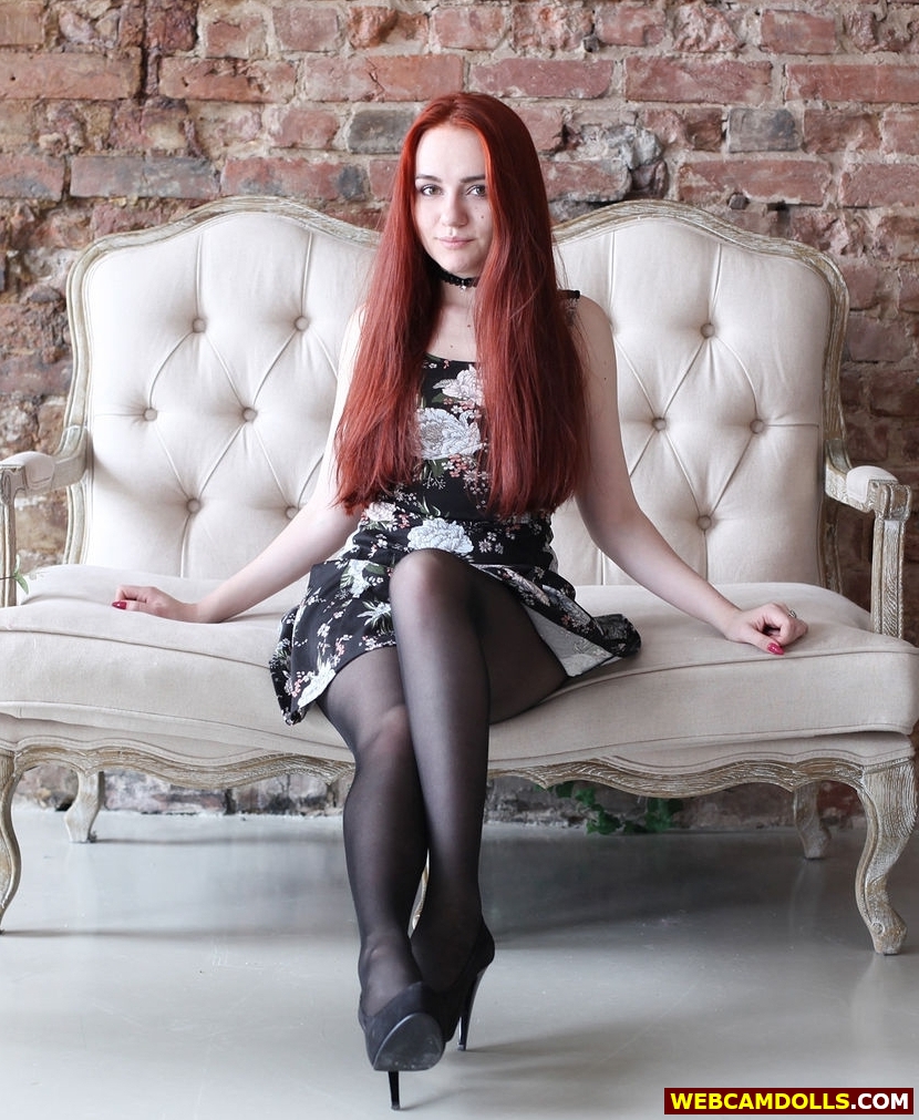 Redhead Teen Girl in Black Sheer Pantyhose and Black Stilettos on Webcamdolls